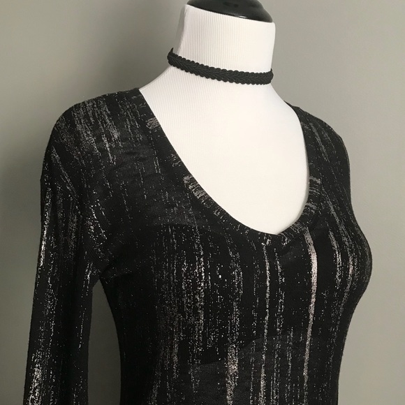𝐑𝐎𝐂𝐊 & 𝐑𝐄𝐏𝐔𝐁𝐋𝐈𝐂 Black L/S Top - Picture 4 of 9